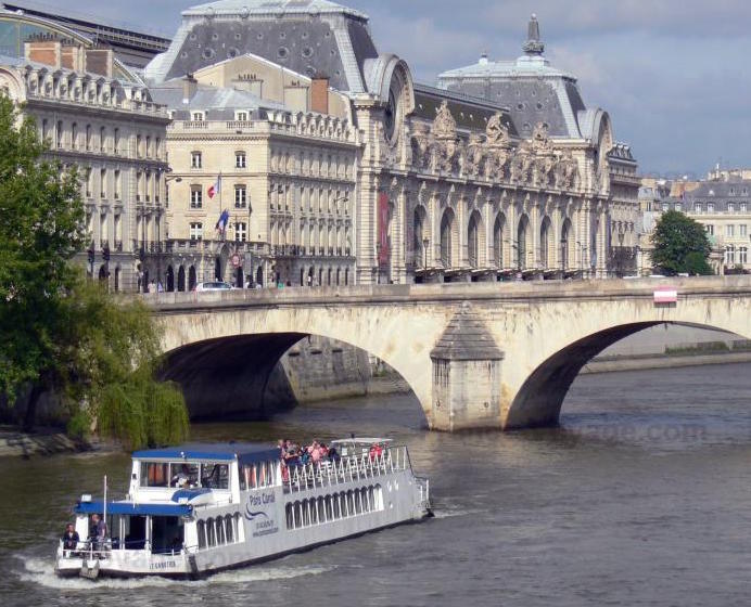 Le Canotier devant musée d'Orsay