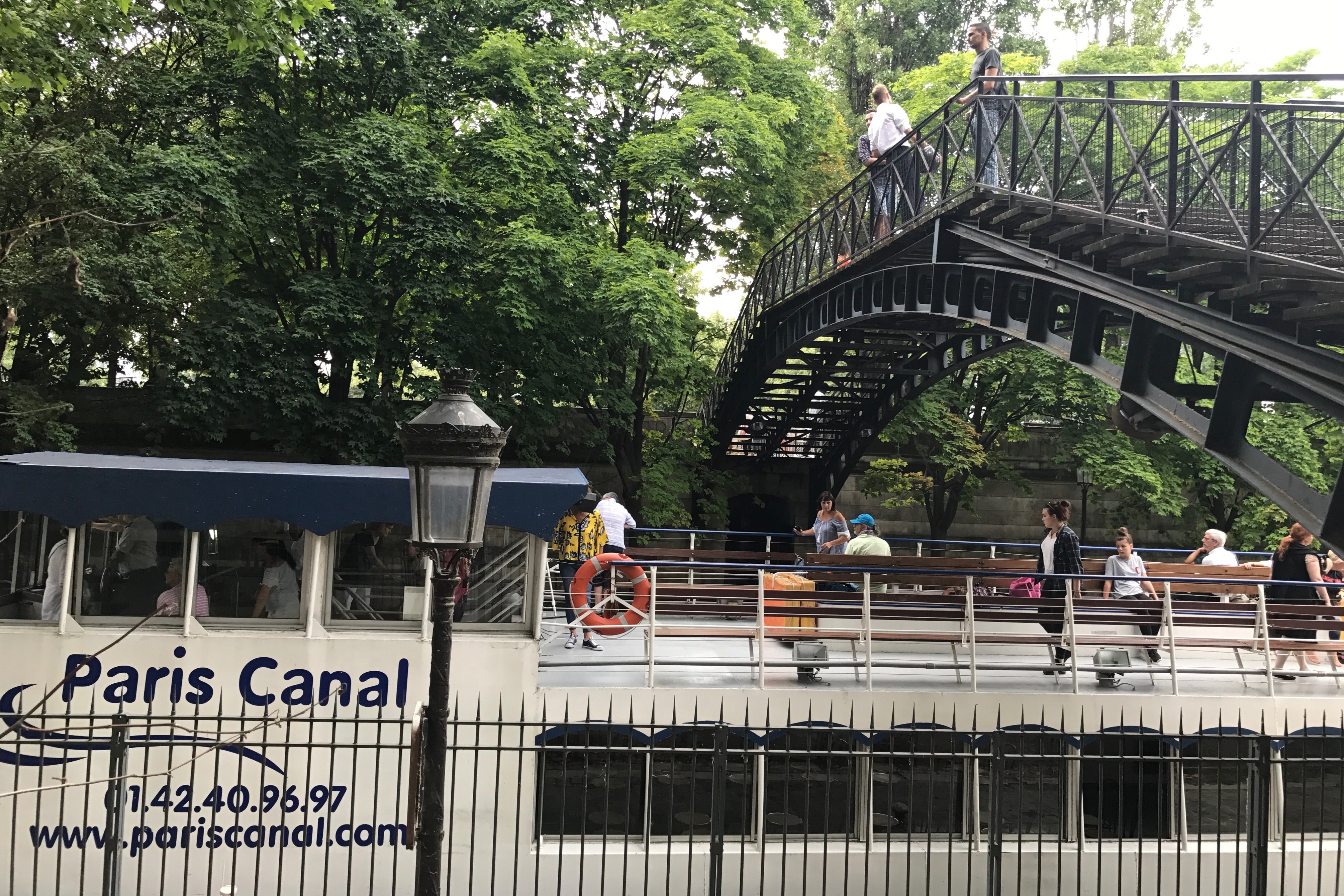 Le Canotier passerelle Canal Saint martin