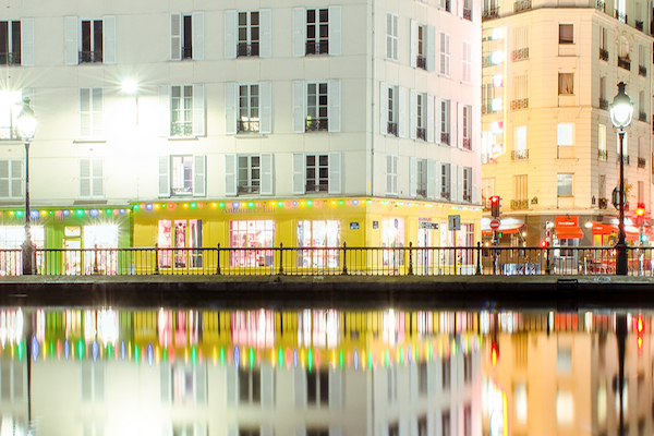 Le Canal Saint martin et ses boutiques illuminées